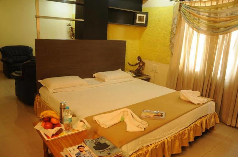 Hotel Tanisha Hyderabad Exterior photo